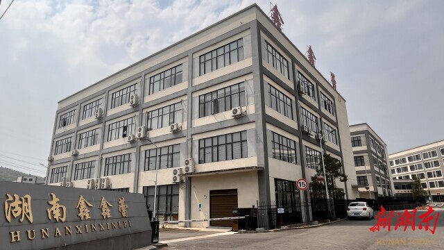 一企业用小小化妆刷“破圈” 湖南日报pg电子模拟器电脑版从沿海到内陆炎陵(图2)
