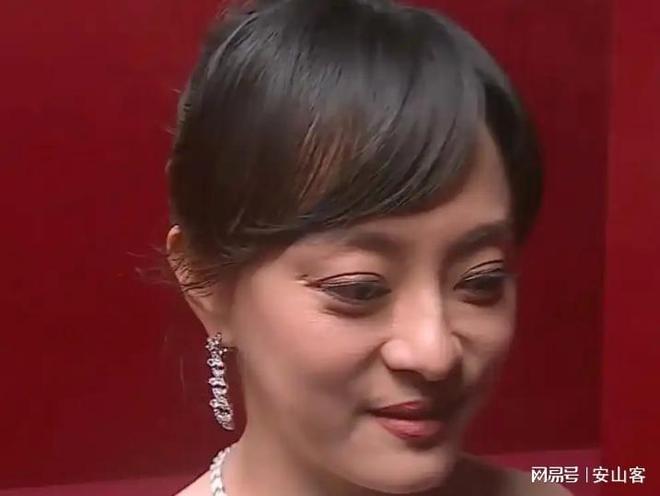 签吓坏杨幂不敢露脸只有赵今麦扛住了！pg电子模拟器免费试玩芭莎之夜被镜头(图11)